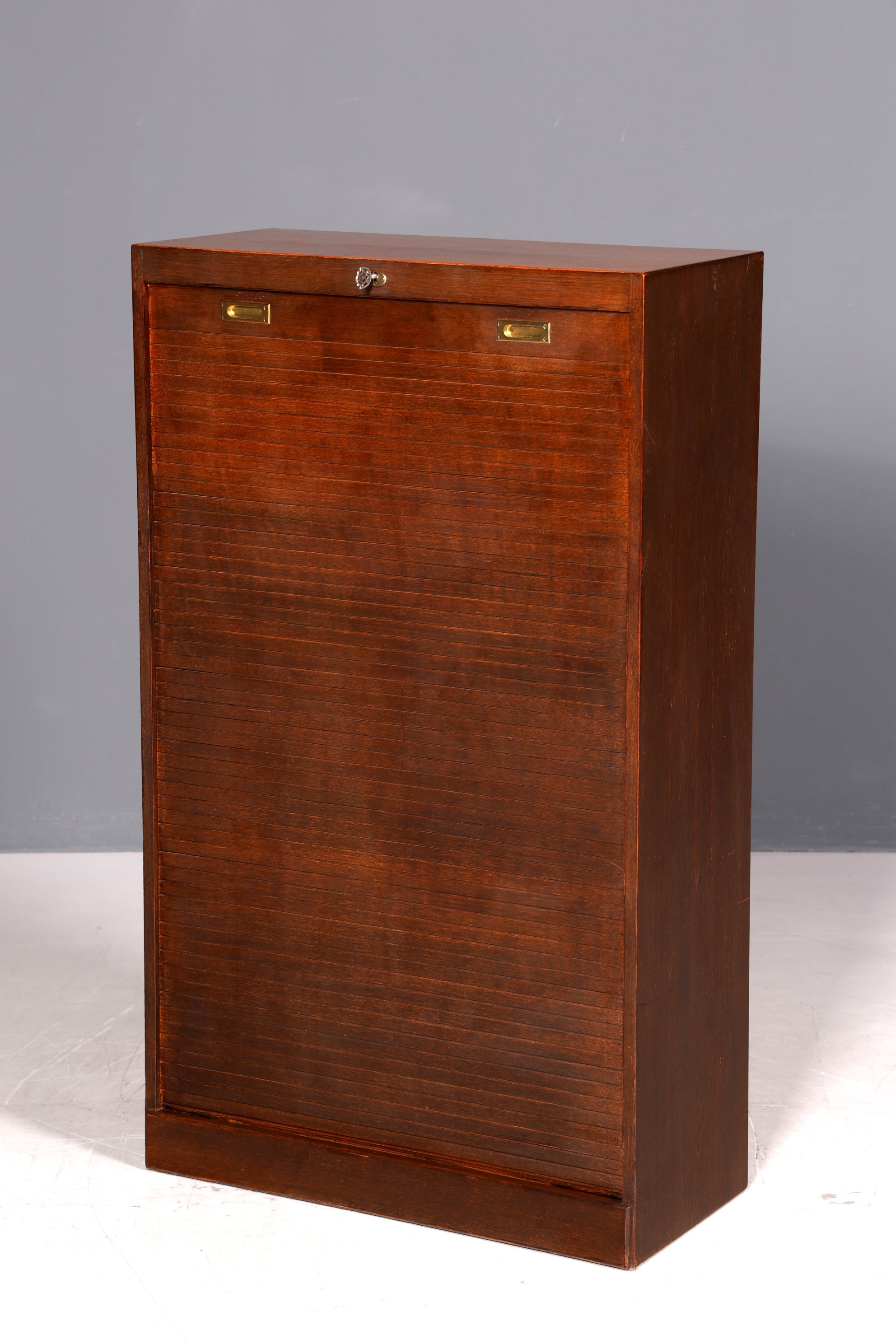 Schlichter Mid Century Rollladenschrank Bauhaus Apothekerschrank Art Deco Aktenschrank Büroschrank