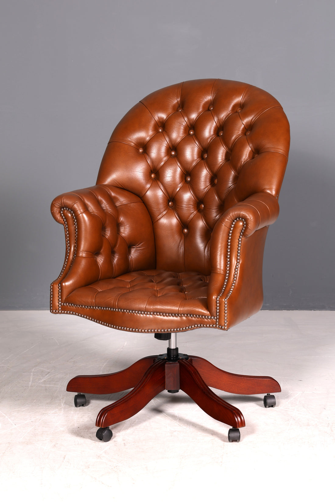 Original Chesterfield Captain Chair Bürostuhl Englisch Stuhl echt Leder Sessel UK Drehsessel