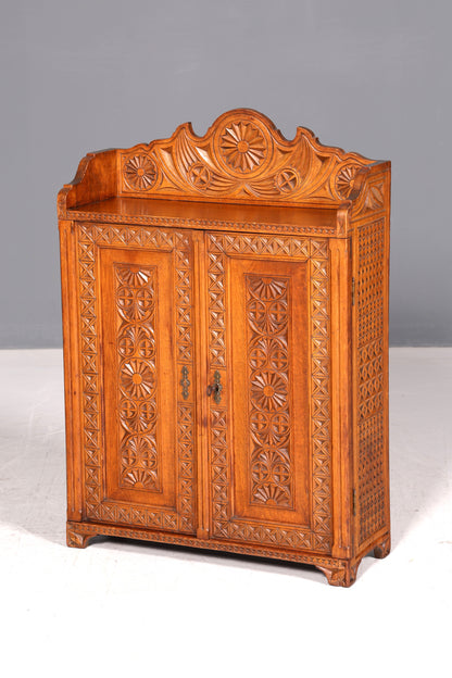 Traumhafter Antiker Schrank um 1900 Schnitzereien Massiv Holz Schränkchen Bauernschrank Vertiko Beistellschrank