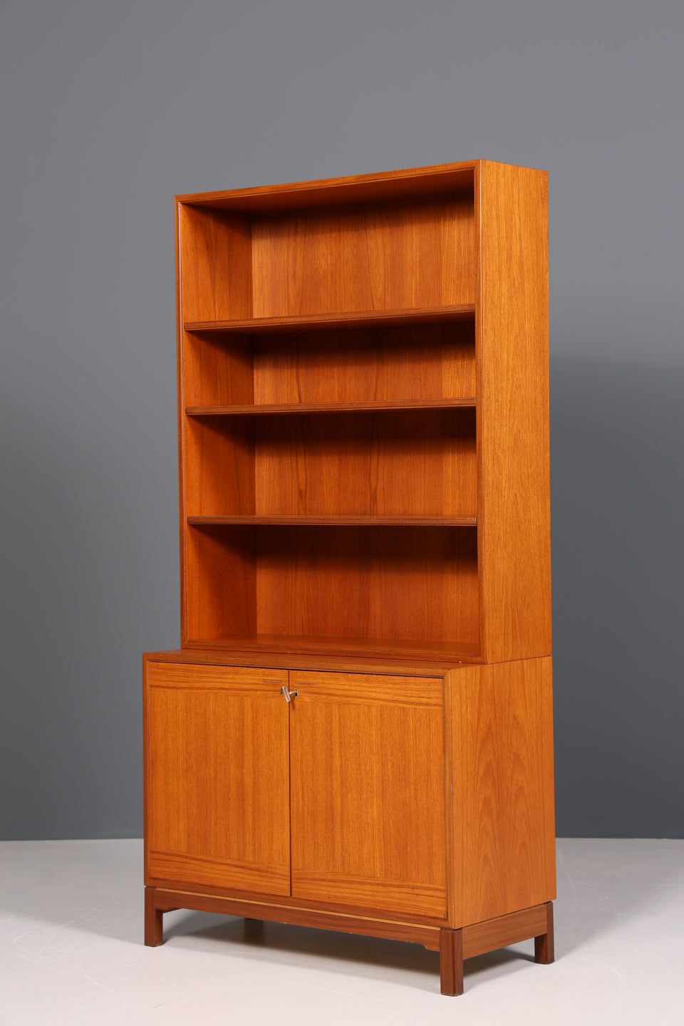 Wunderschönes Mid Century Regal Made in Sweden Teak Schrank