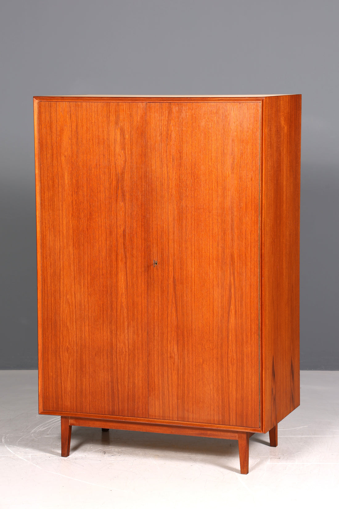 Traumhafter Mid Century Kleiderschrank Vintage Schrank Retro Danish Design Teak Wäscheschrank Dielenschrank