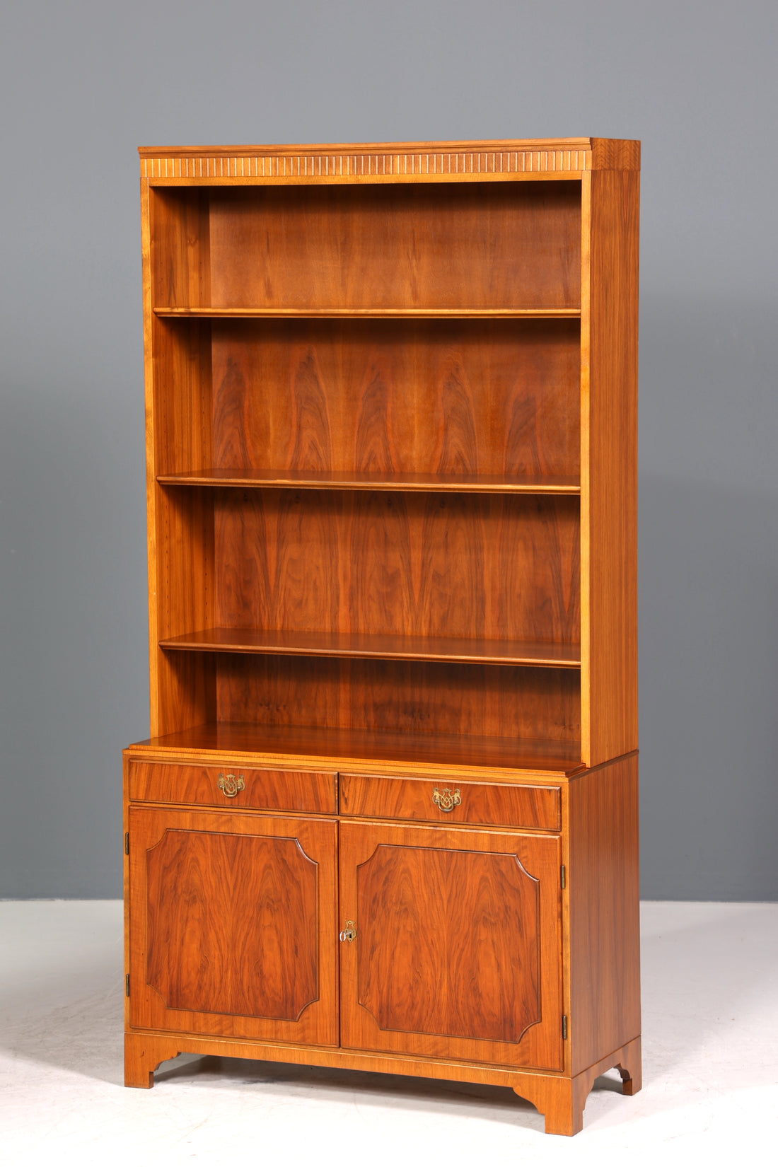 Wunderschönes Regal im englischen Stil Bücherschrank UK Bücherregal Schrank 60s Jahre 2 von 2
