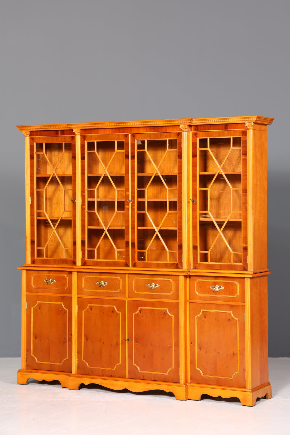 Wunderschöne Englische Vitrine Bücherschrank Buffet Antik Stil Englisch Eibe Glasvitrine Bibliothek