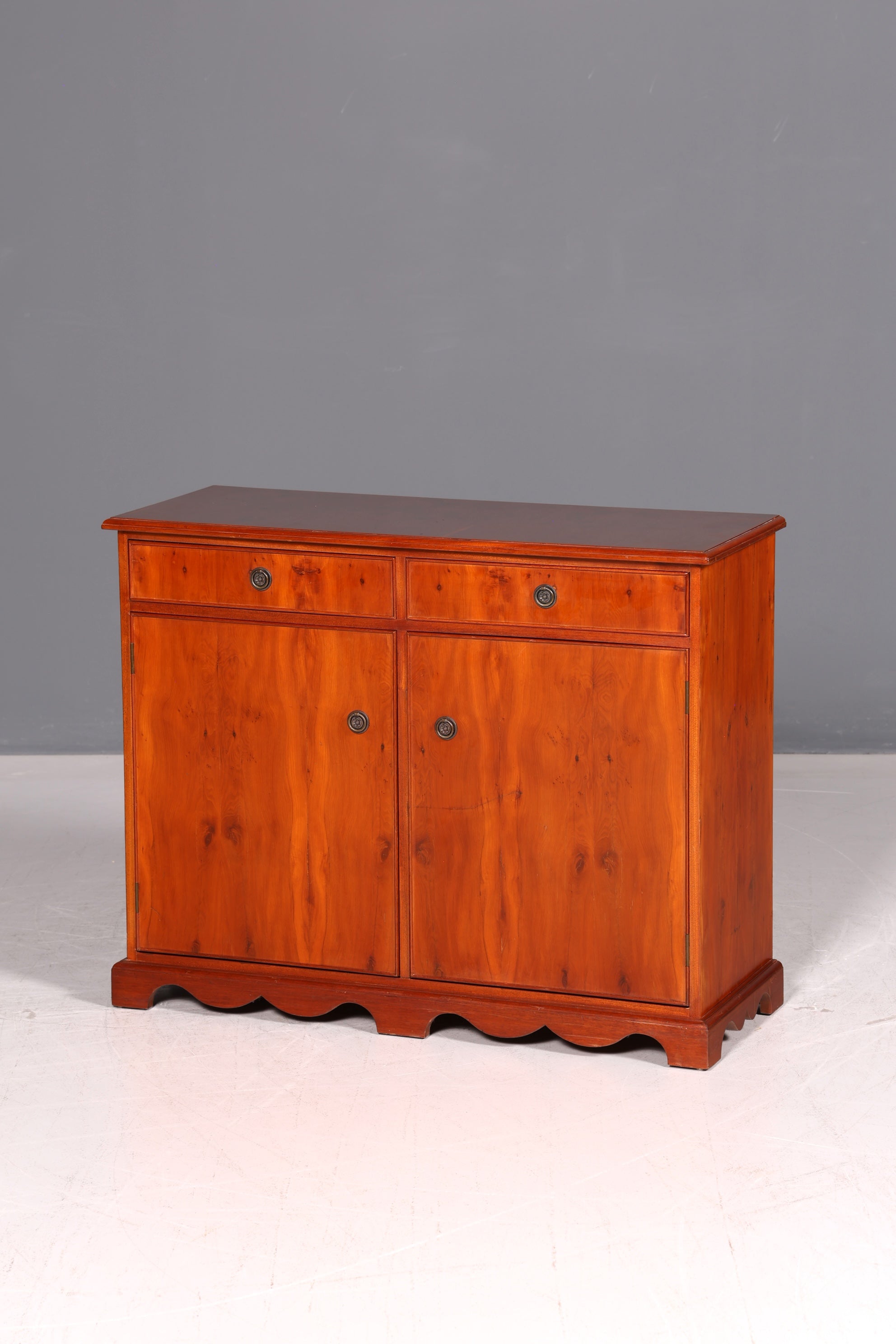 Wunderschöner Englischer Schrank Kommode Eibe Anrichte Buffet Sideboard Vintage