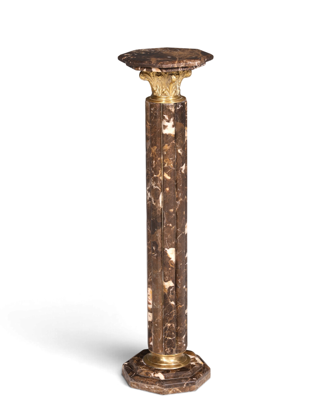 Hauptstadt Möblerei Barock-Säule aus braunem Marmor mit goldenen Verzierungen im Louis XV Stil als Blumenständer