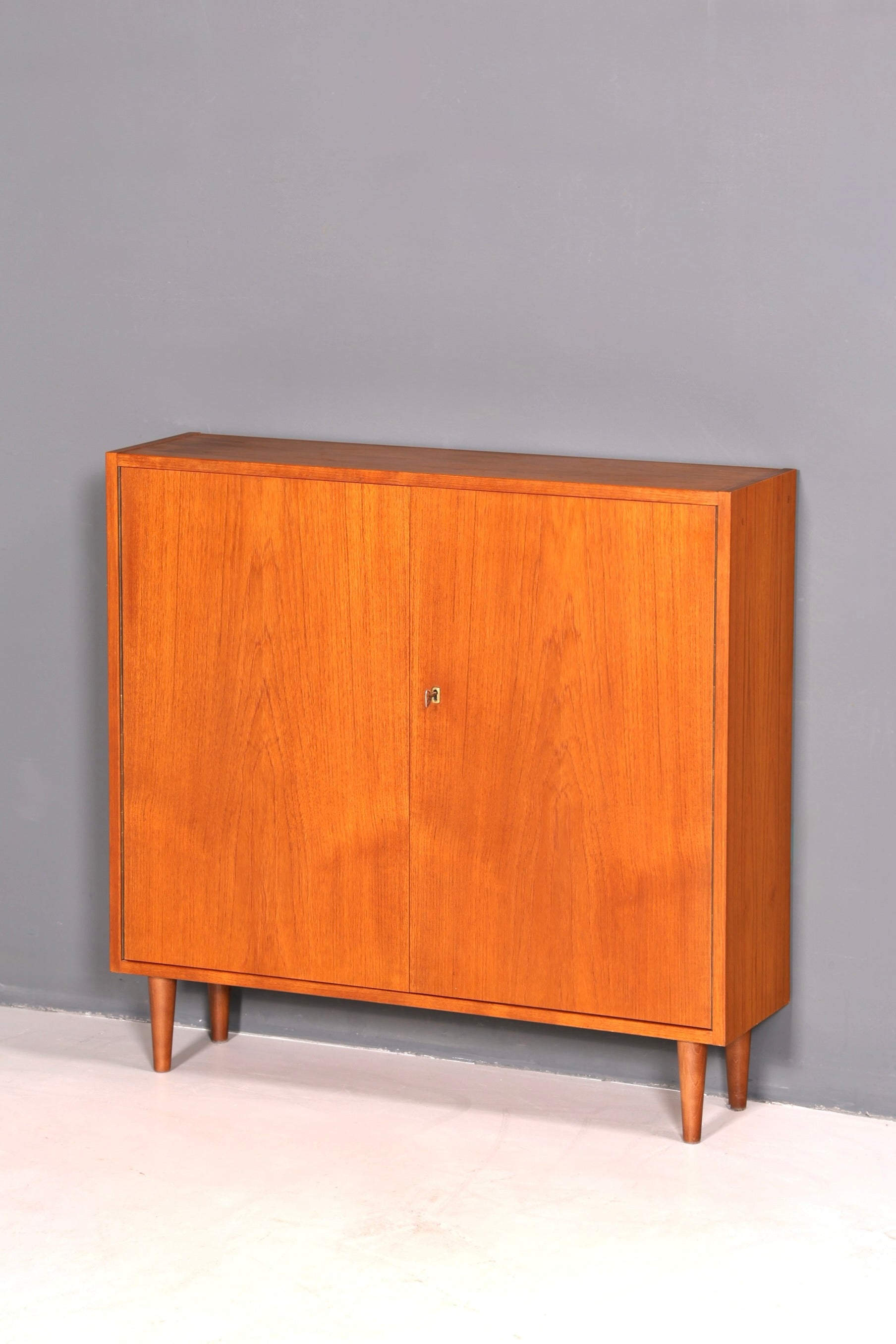 !!! Wunderschöner Hellerau Schrank Mid Century Highboard Vintage Vertiko Nussbaum Kleiderschrank