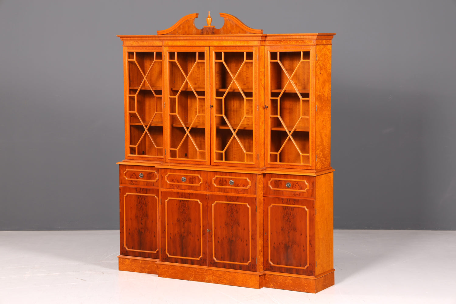 Wunderschöne Englische Vitrine Bücherschrank Buffet 60s Glasvitrine Bibliothek Regal Schrank Vintage