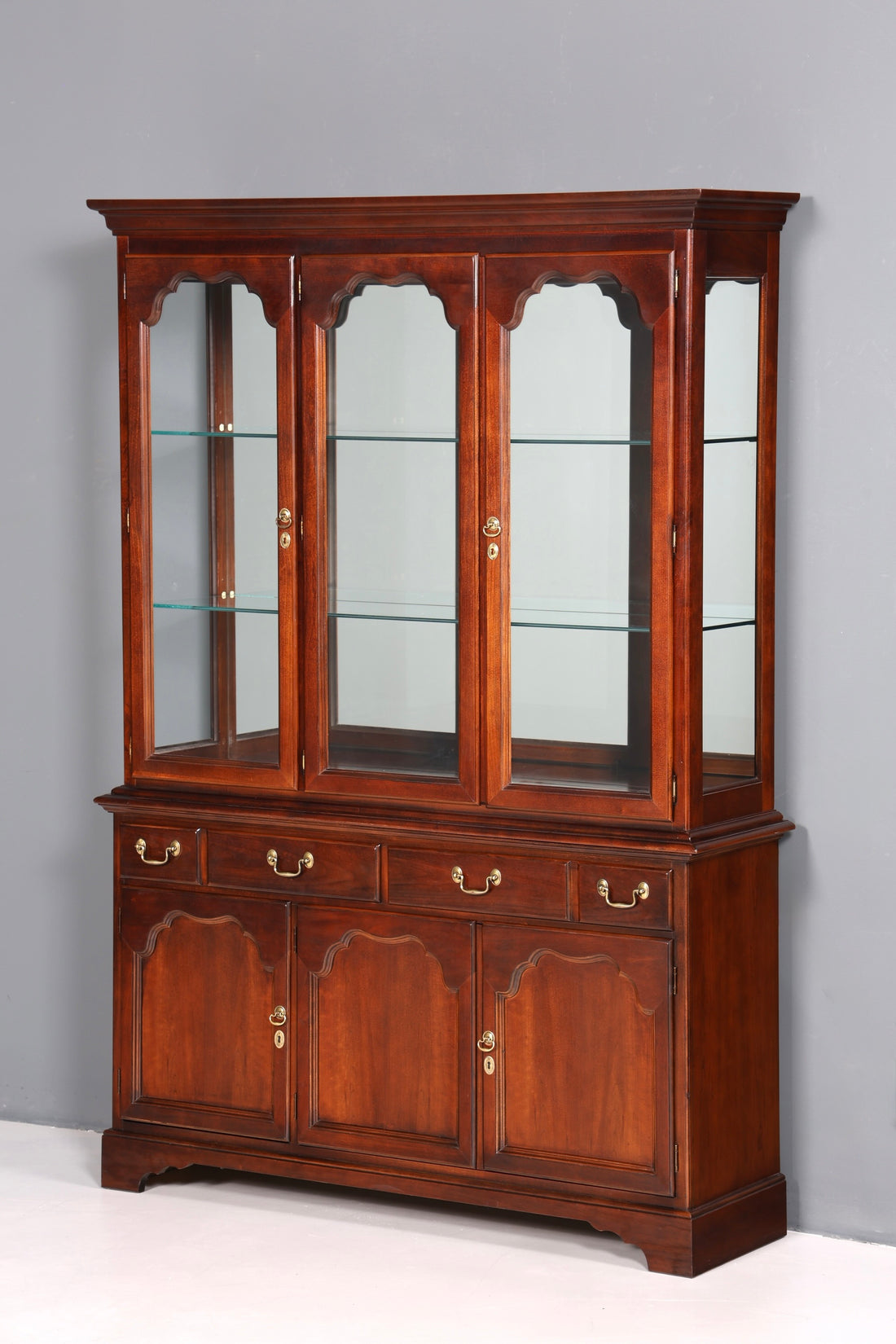 Wunderschöne Original Drexel Heritage Vitrine Bücherschrank USA Schrank Buffet Schrank Regal