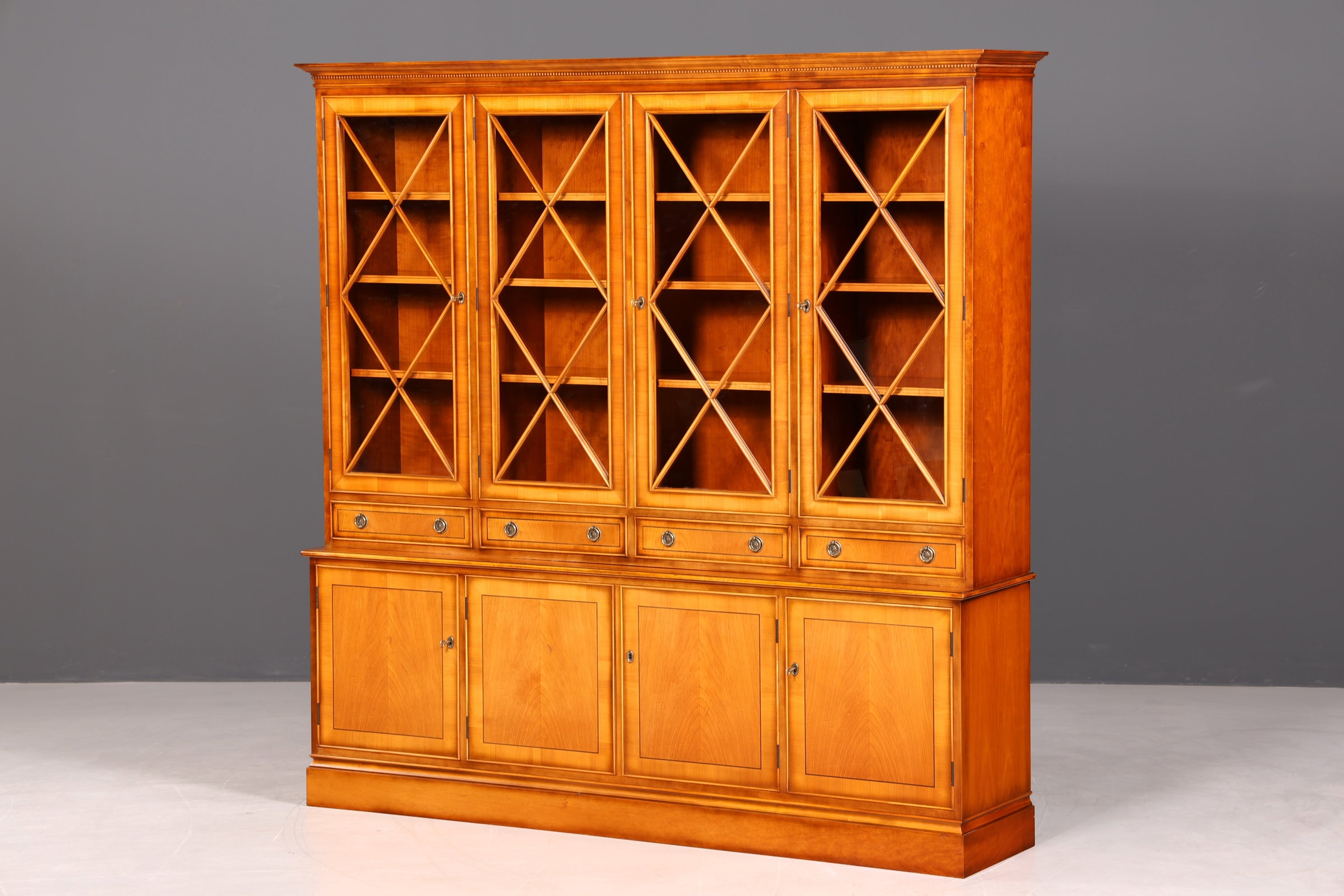 G720 Finish cm Wunderschöne Englische Vitrine Bücherschrank Buffet Antik Stil Englisch Eibe Glasvitrine Bibliothek (Kopie)