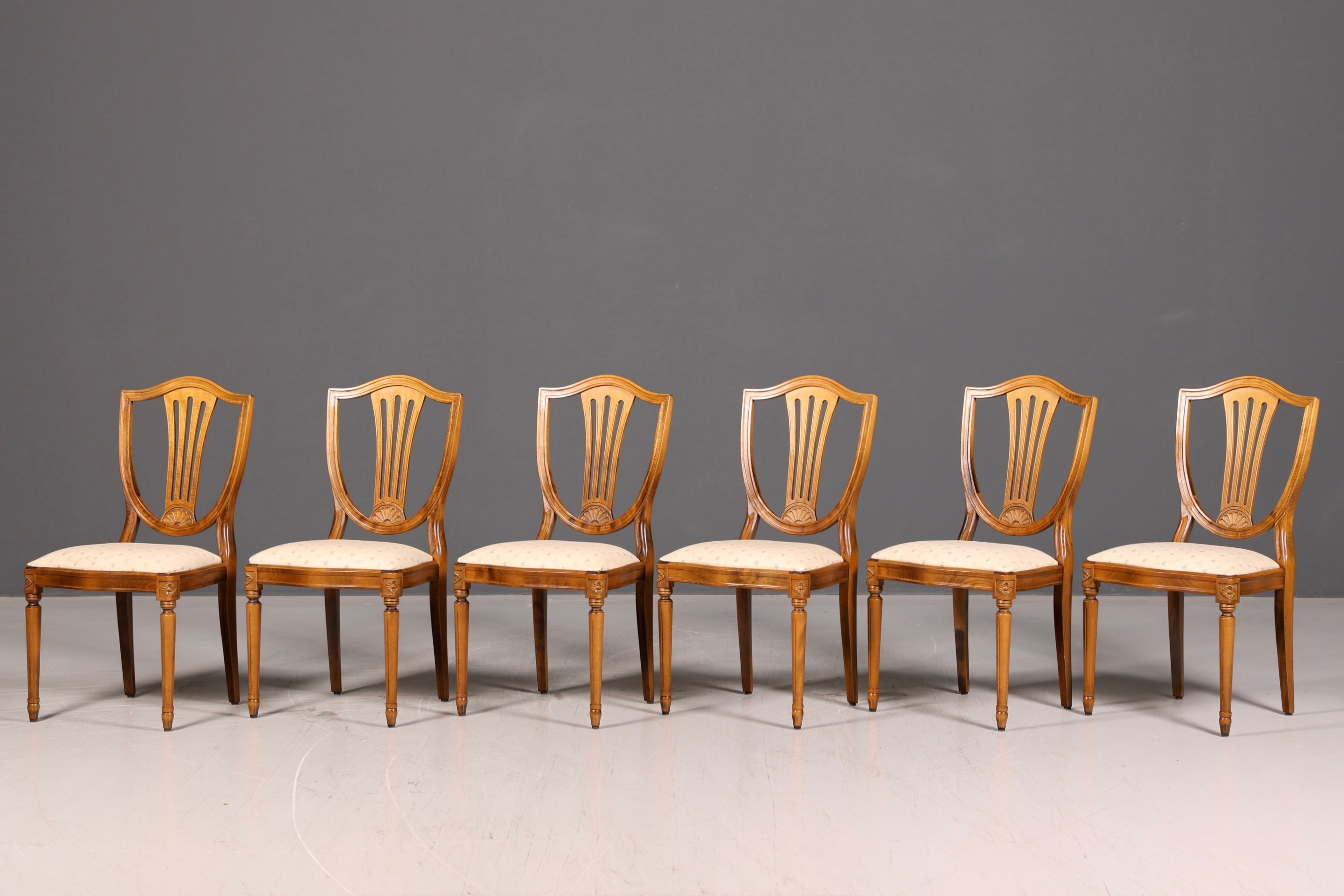 6x Traumhafte Stühle im Gustavianischen Stil Englisch Küchenstühle Antik Stil Esszimmer Stuhl Set