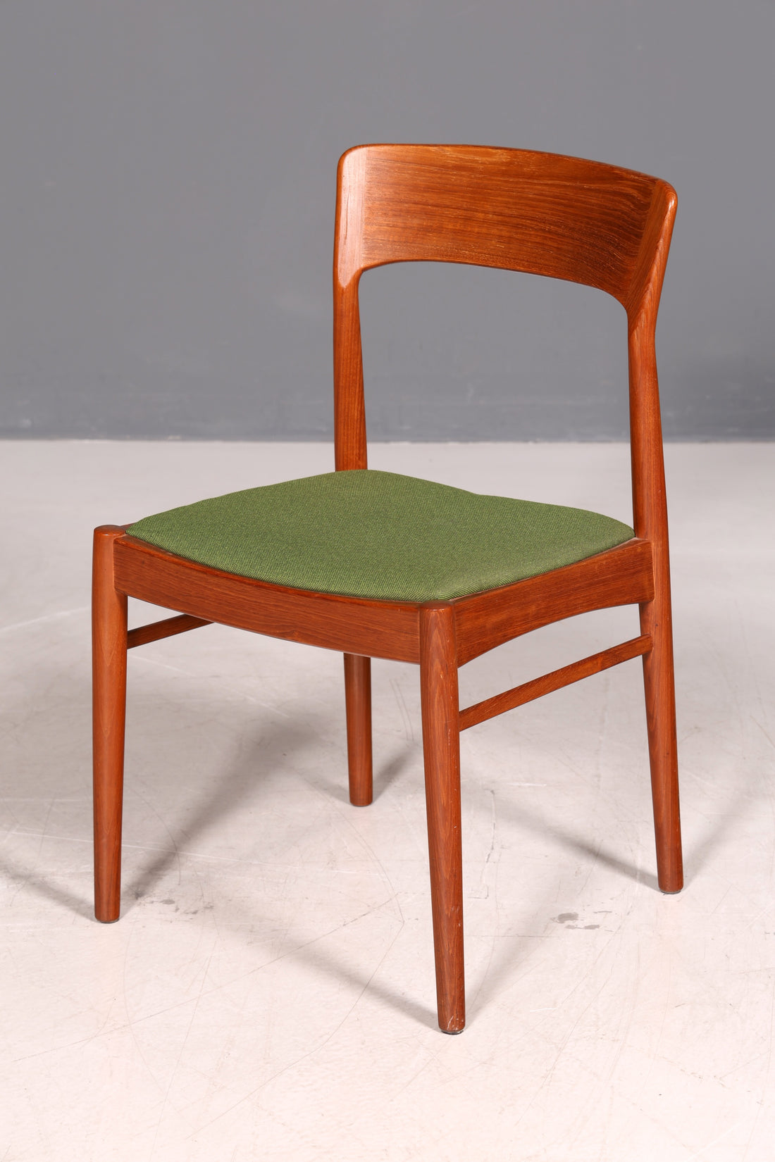 Dänischer Mid Century Esszimmerstuhl Teakholz Henning Kjærnulf Korup Stolefabrik 60er