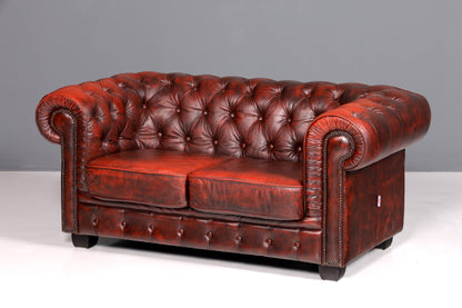 Wunderschönes Original Chesterfield 2er Sofa Englisch Oxblood Leder 2- Sitzer Couch