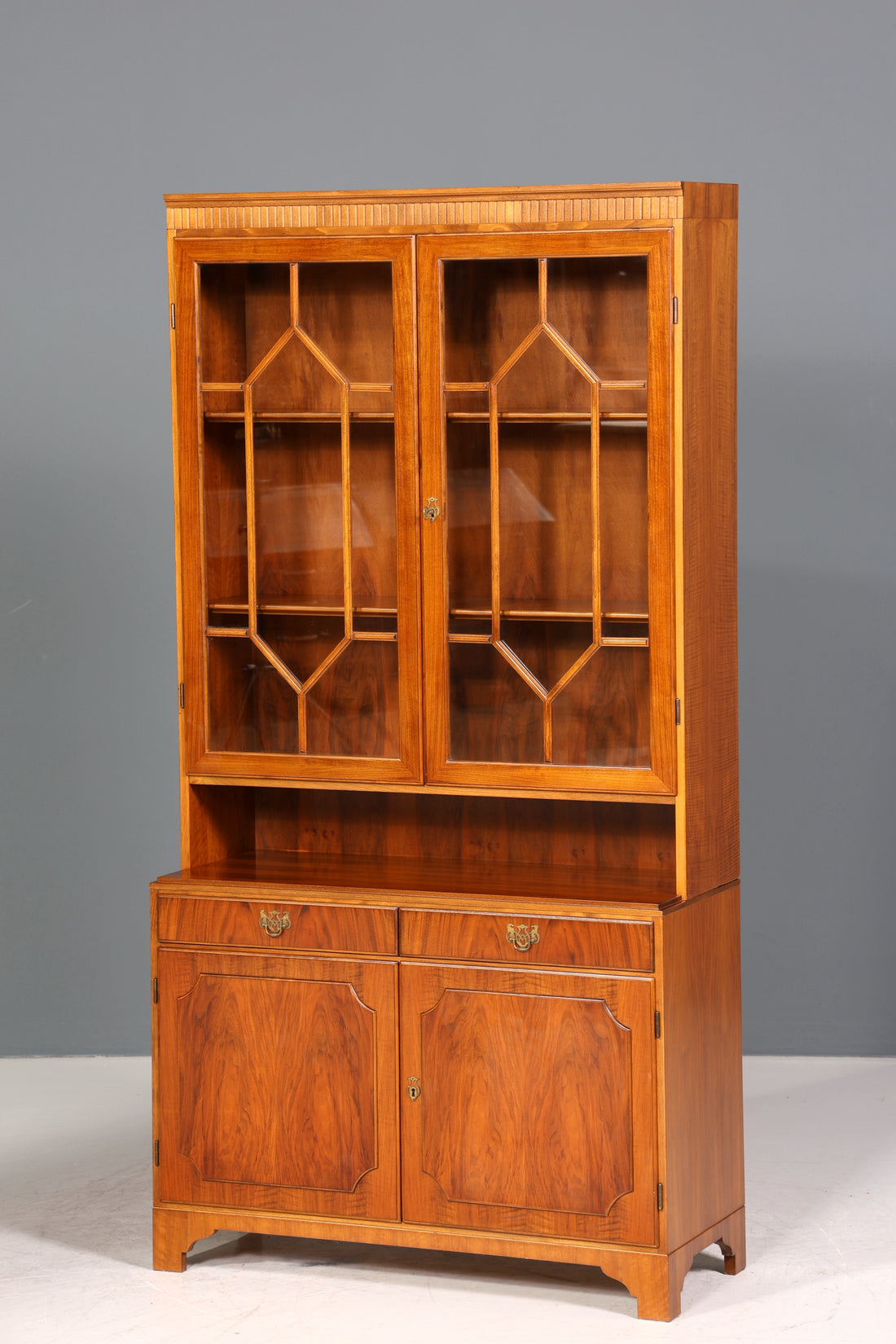 Wunderschöne Vitrine im englischen Stil Bibliothek Bücherschrank UK Buffet Schrank 60s Jahre