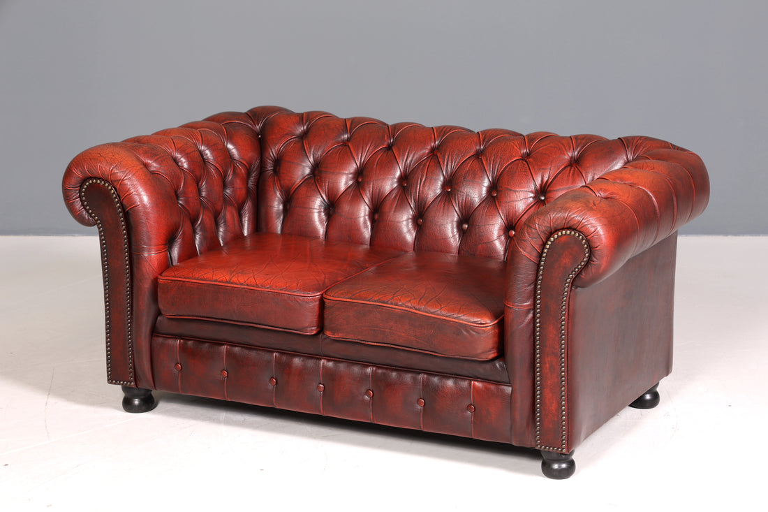 Wunderschönes Original Chesterfield 2er Sofa Englisch Oxblood Leder 2- Sitzer Couch