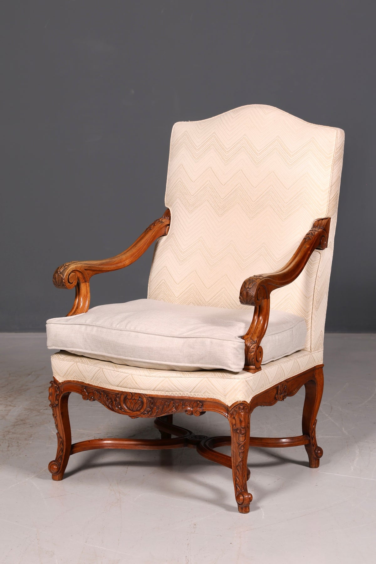 Elegant Louis Philippe Gründerzeit antique armchair with armrests and upholstery, 1 of 2