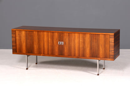 Beeindruckendes Original Hans J. Wegner für RY Møbler Modell RY 25 Sideboard Palisander Holz TV Kommode Vintage Schiebetür Schrank 1 von 2