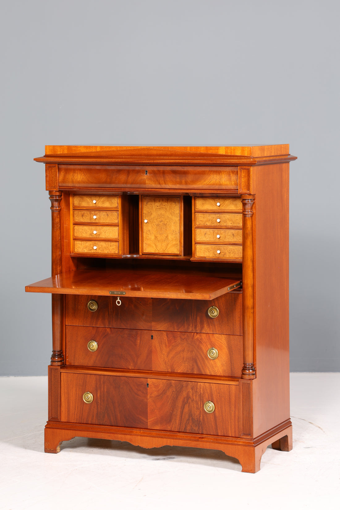 Stilvoller Sekretär im Biedermeier Stil Englisch Kommode Antik Bürokommode