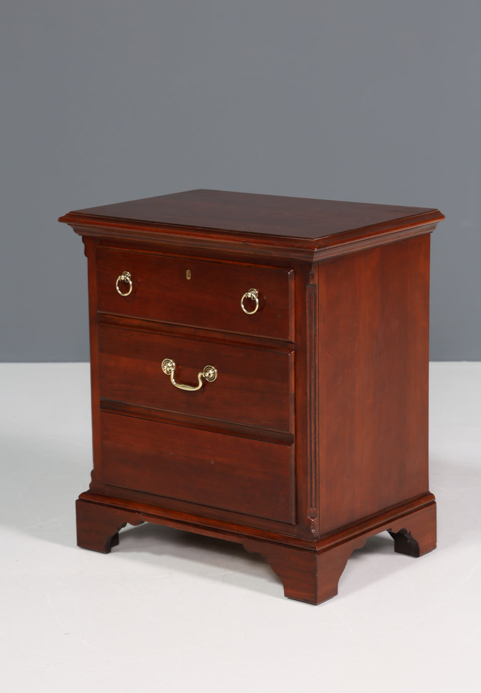 Edle Kommode der Marke Drexel Heritage Antik Stil Nachttisch USA