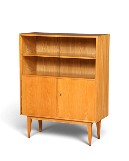 Hauptstadt Möblerei Hellerau Schrank Modell 602 von Franz Ehrlich aus hellem Holz mit Glasschiebetüren im Mid Century Stil