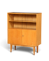 Hauptstadt Möblerei Hellerau Schrank Modell 602 von Franz Ehrlich aus hellem Holz mit Glasschiebetüren im Mid Century Stil