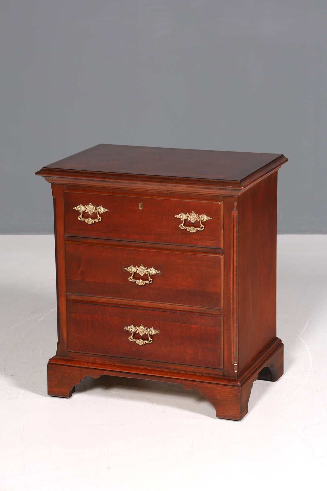 Traumhafte Kommode der Marke Drexel Heritage USA Antik Stil Nachttisch Schlafzimmer Kommode