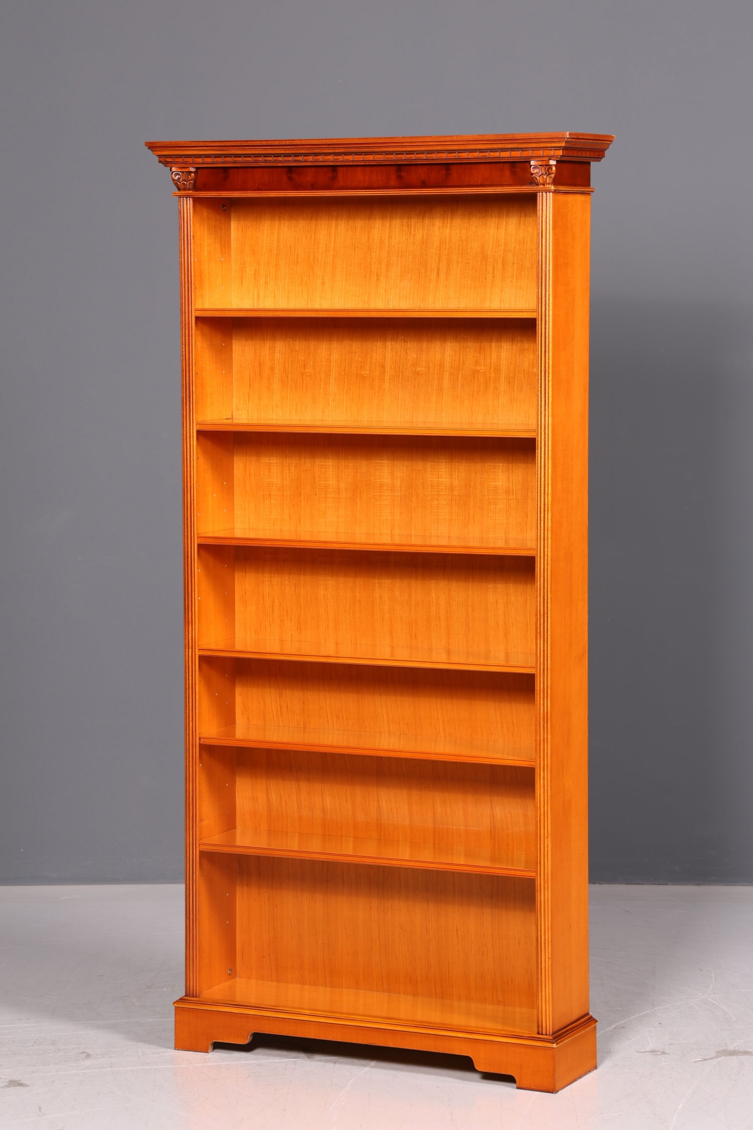 Wunderschönes Englisches Bücherregal Eibe Regal Bookshelf Buchablage Massivholz Antik Vintage