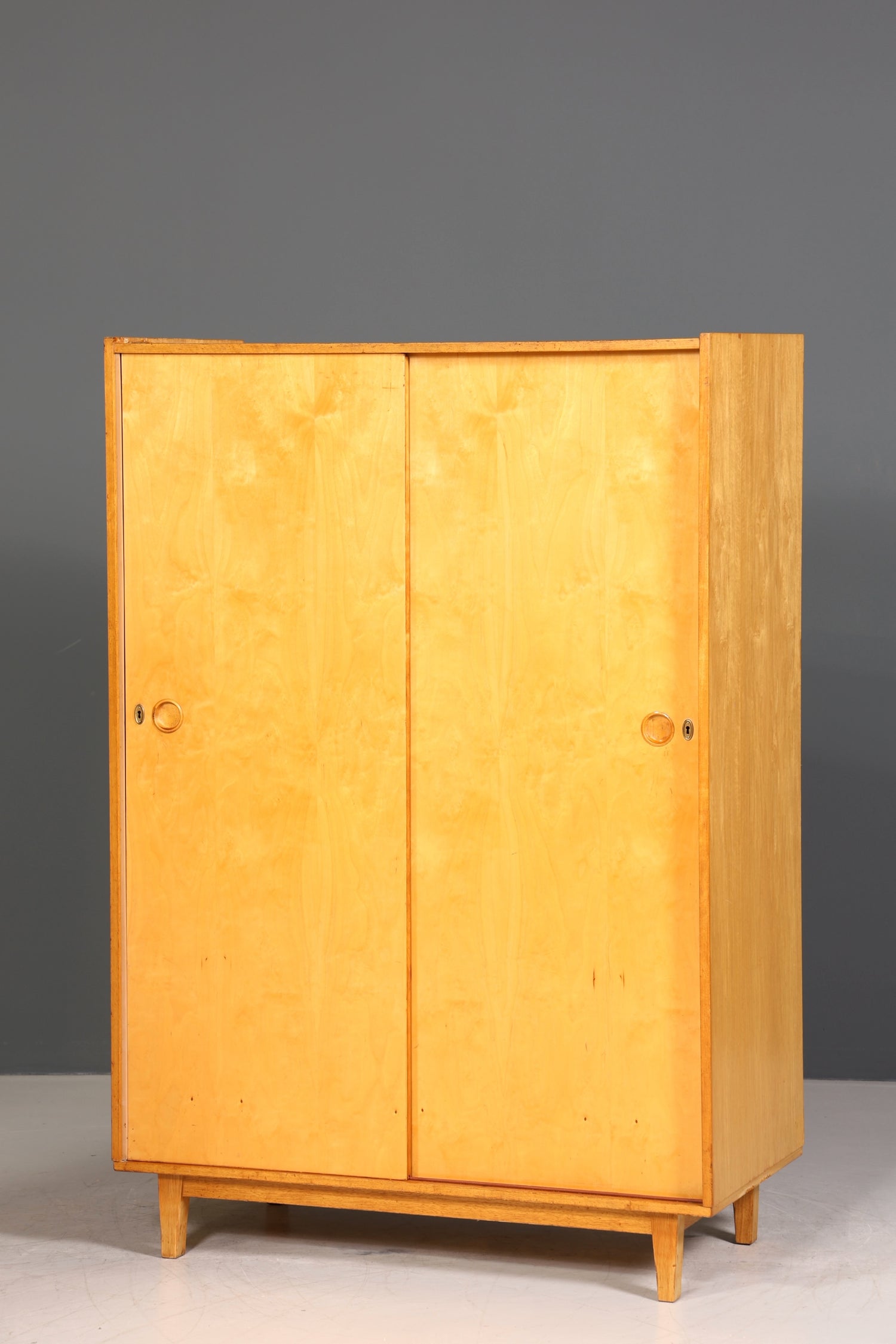 Traumhafter Mid Century Kleiderschrank Vintage Schiebetür Schrank Retro Wäscheschrank