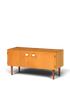 Hauptstadt Möblerei Hellerau Mid Century Kommode Modell 427 aus hellem Echtholz mit weißen Griffen