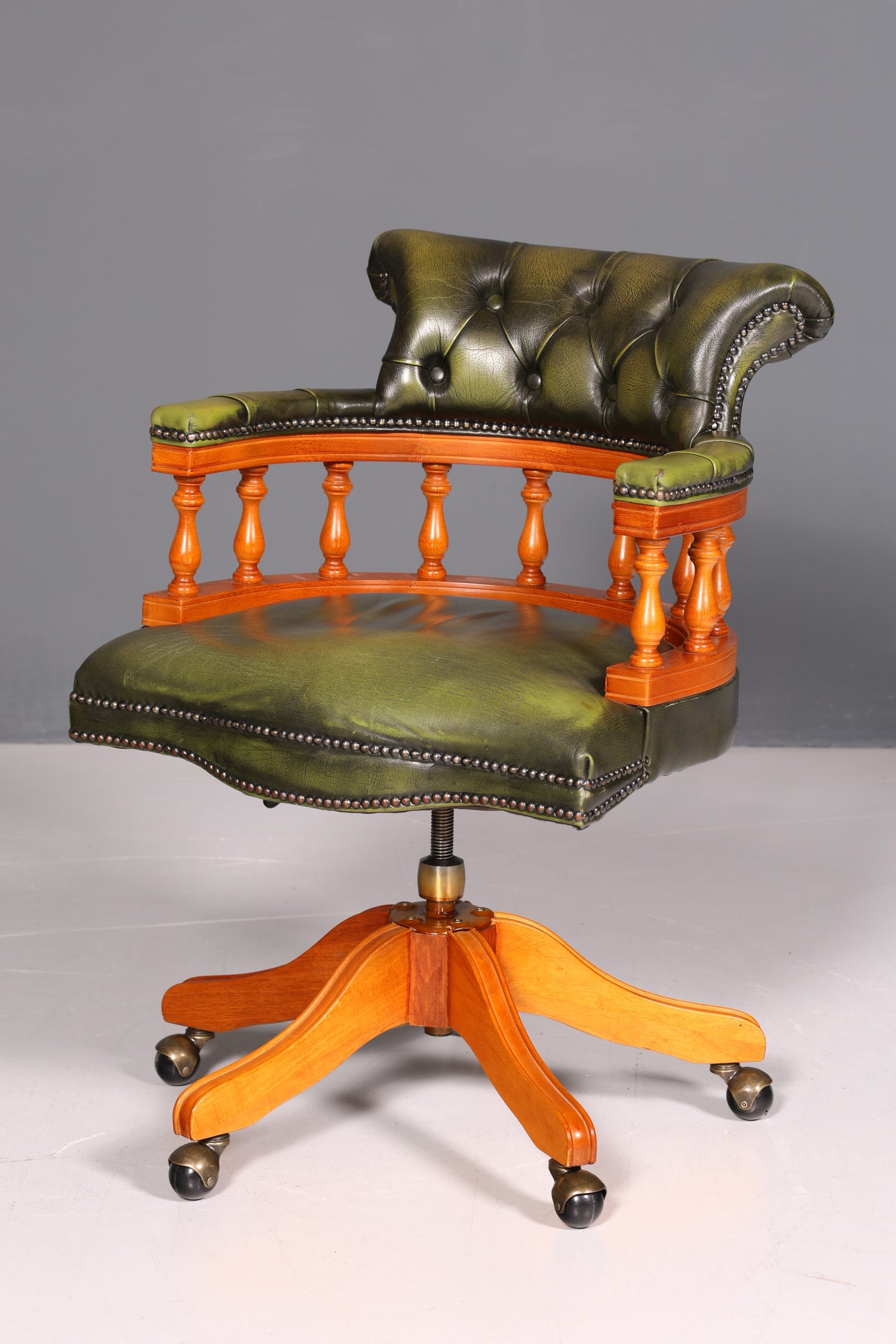 Original Chesterfield Centurion Captain Chair Englisch Grün Echt Leder Sessel Armlehnsessel
