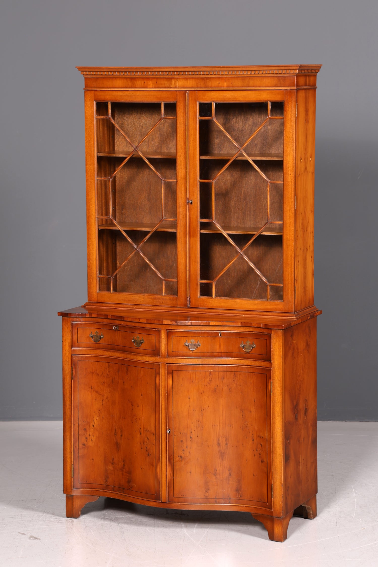 Wunderschöne Englische Vitrine Bücherschrank Eibe Aufsatzschrank Glasvitrine Buffet Sideboard Bibliothek