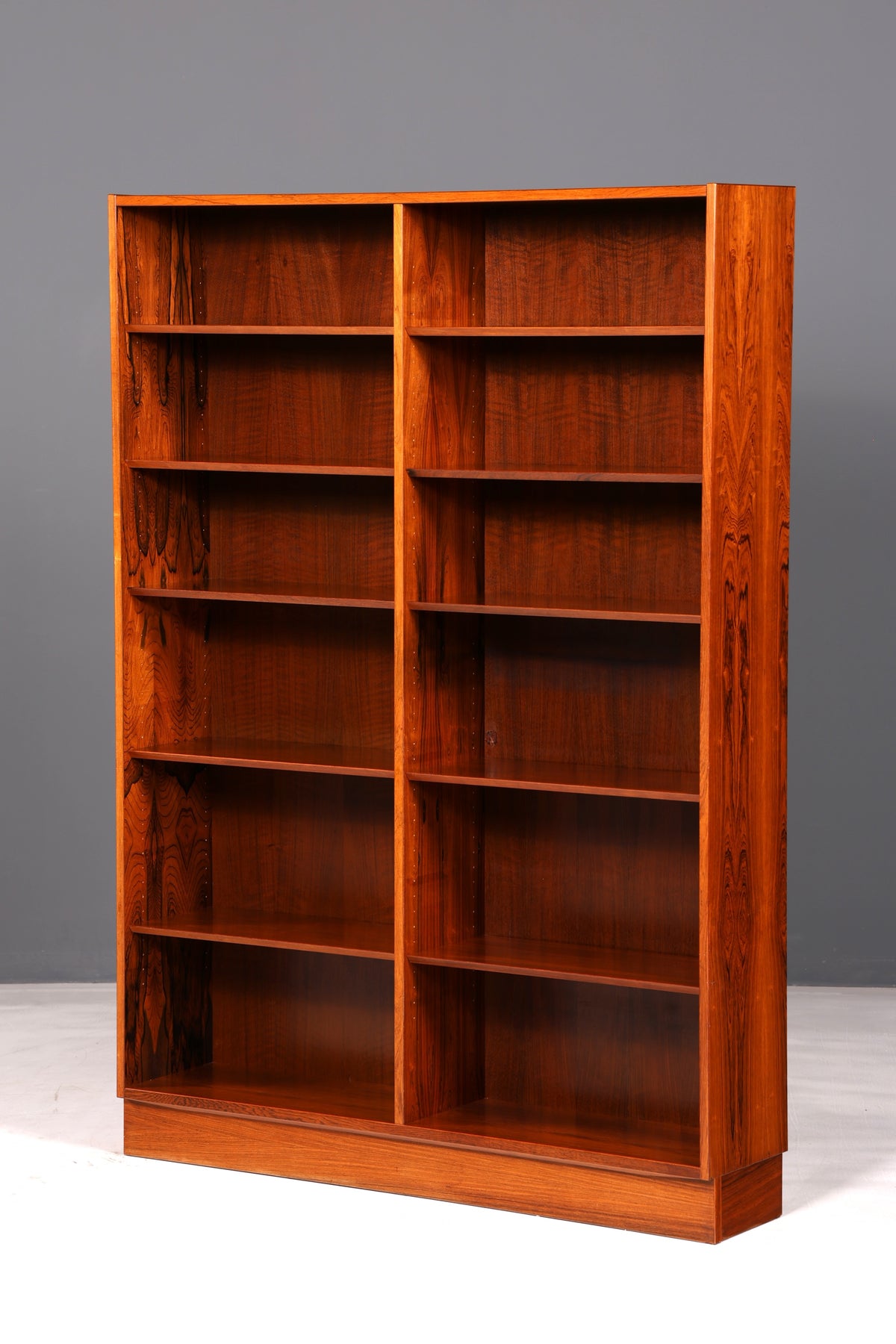 Stunning XXL Original Hundevad Mid-Century shelving unit in rosewood, Danish Design, Made in Denmark, vintage 1960s bookcase