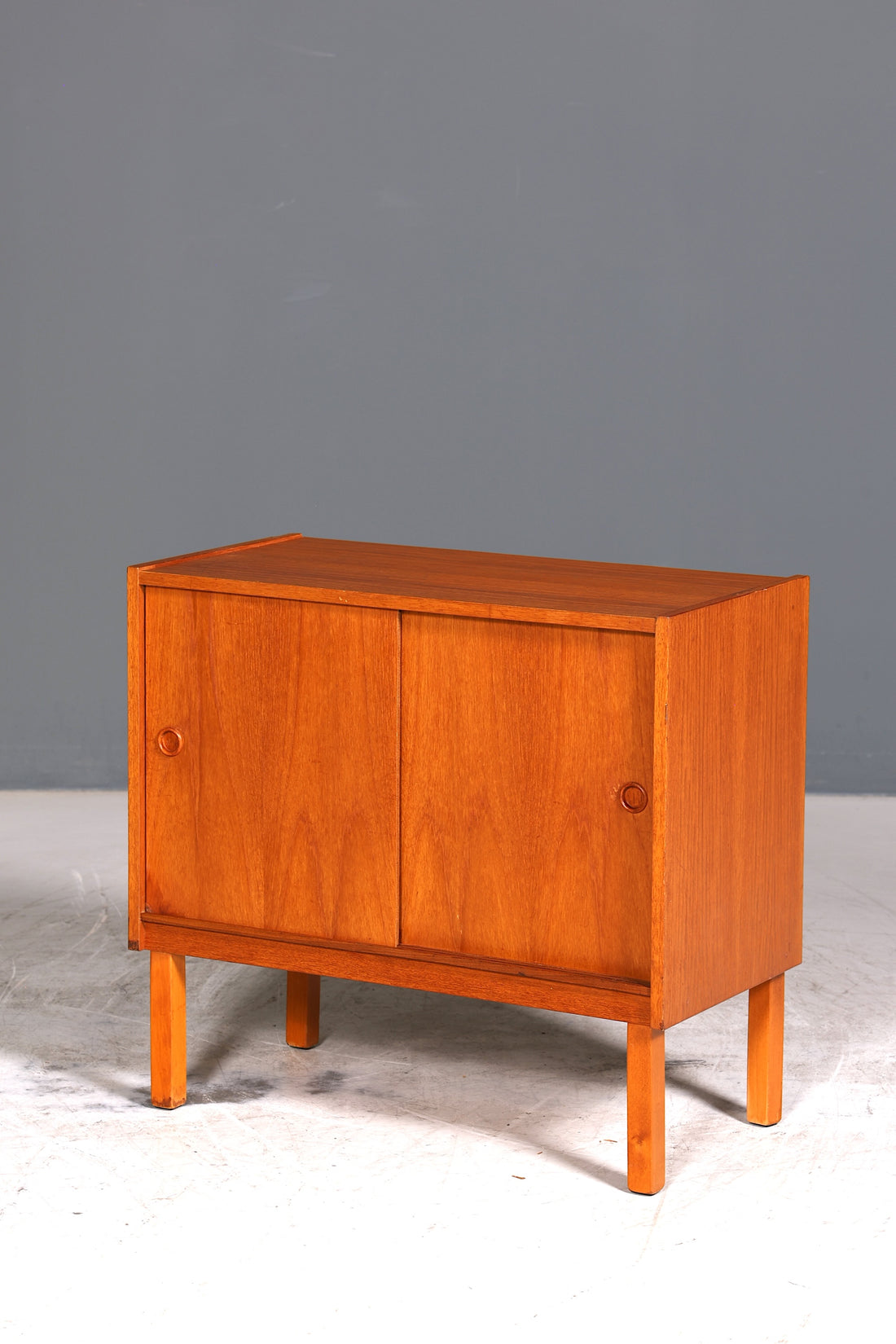 Traumhafter Mid Century Schrank Teak Holz Schiebetür Kommode Danish Design Sideboard 2 von 2