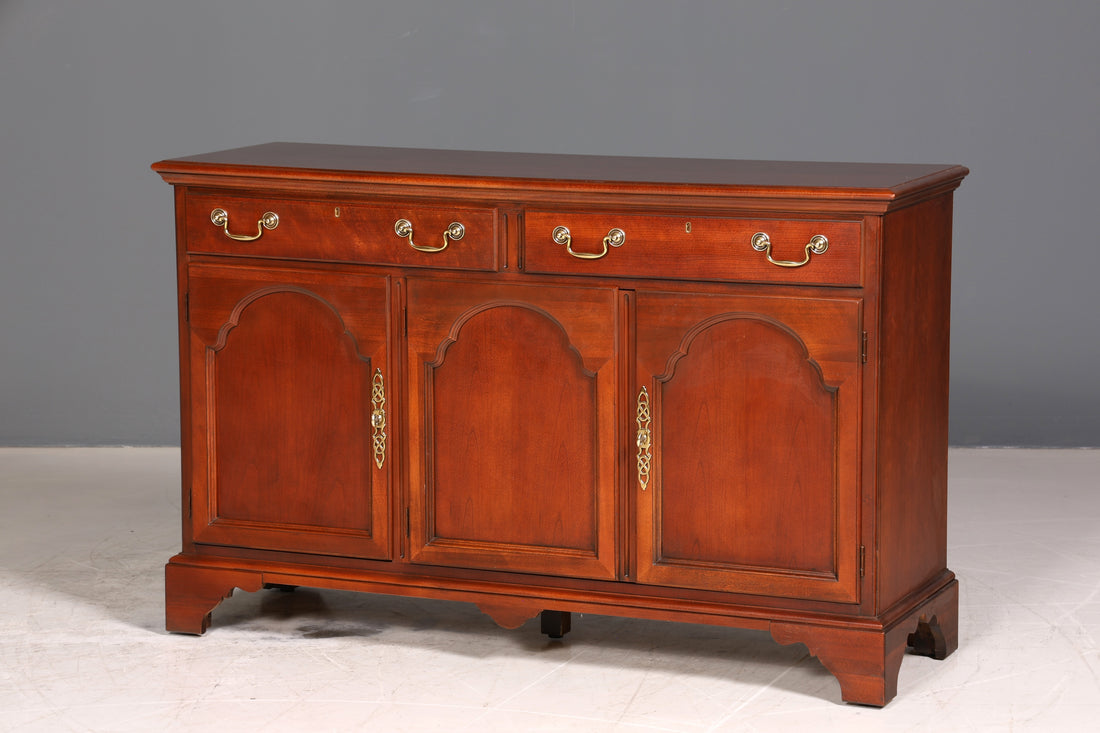 Stilvoller Schrank der Marke Drexel Heritage USA Anrichte Antik Stil Sideboard