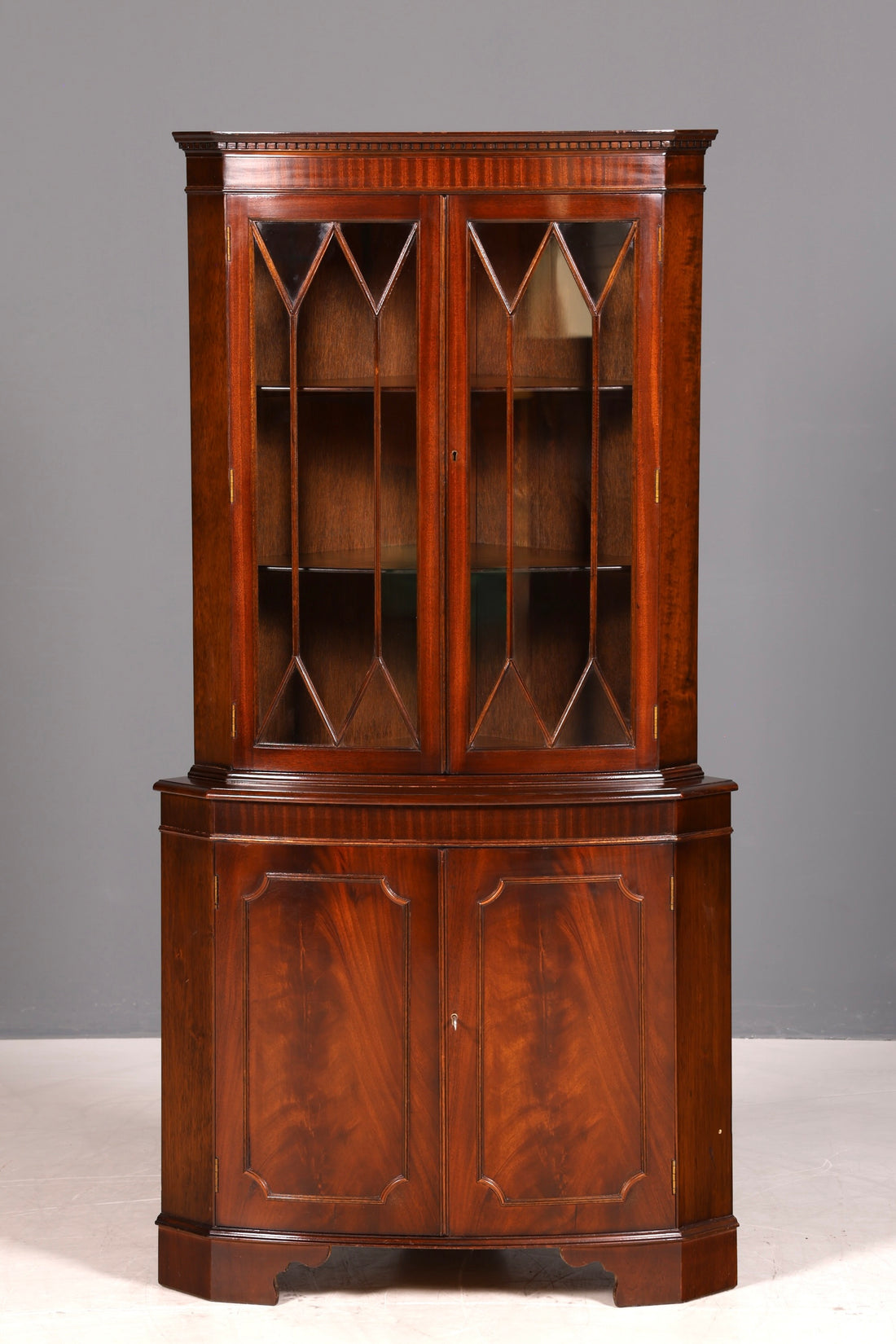 Wunderschöne Englische Eckvitrine Mahagoni Antik 60s echt Holz Schrank Eckschrank Glasvitrine