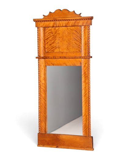 Hauptstadt Möblerei antiker Biedermeier Wandspiegel mit warmem Holzfurnier und dekorativen Kordel-Schnitzereien