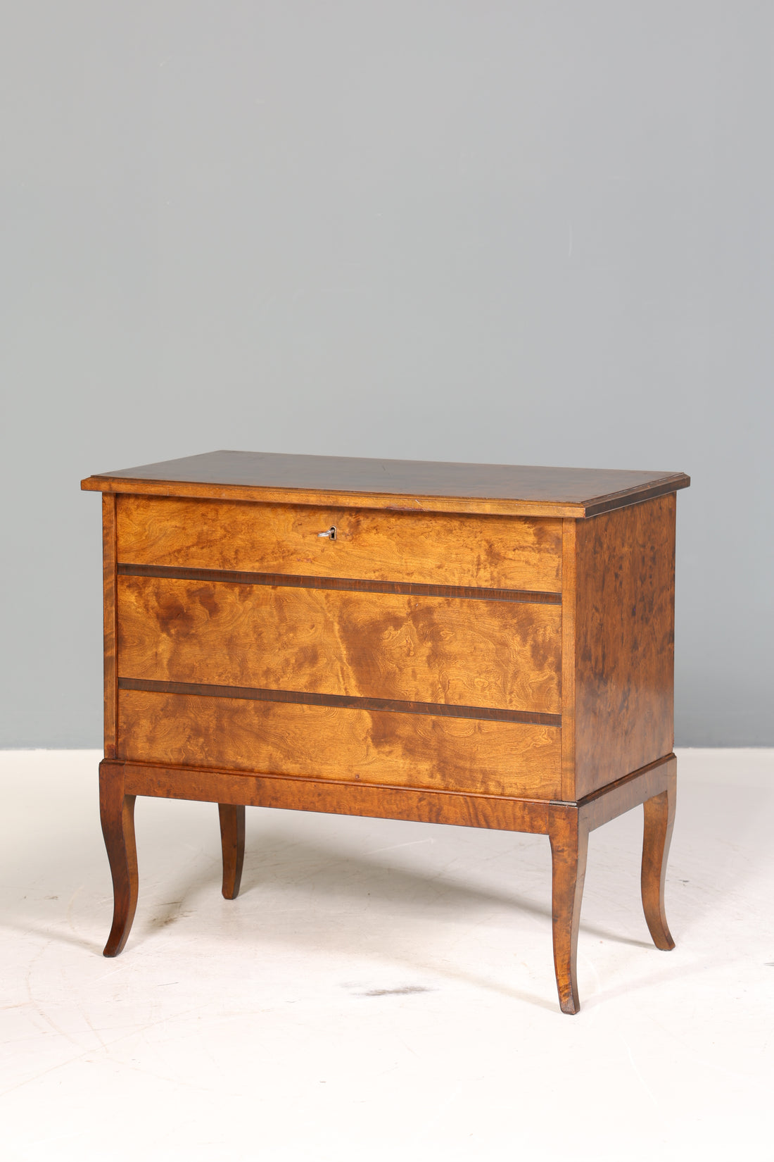 Traumhafter Schrank im Art Deco Stil um 1930 Hifi Schrank Sideboard Klappschrank