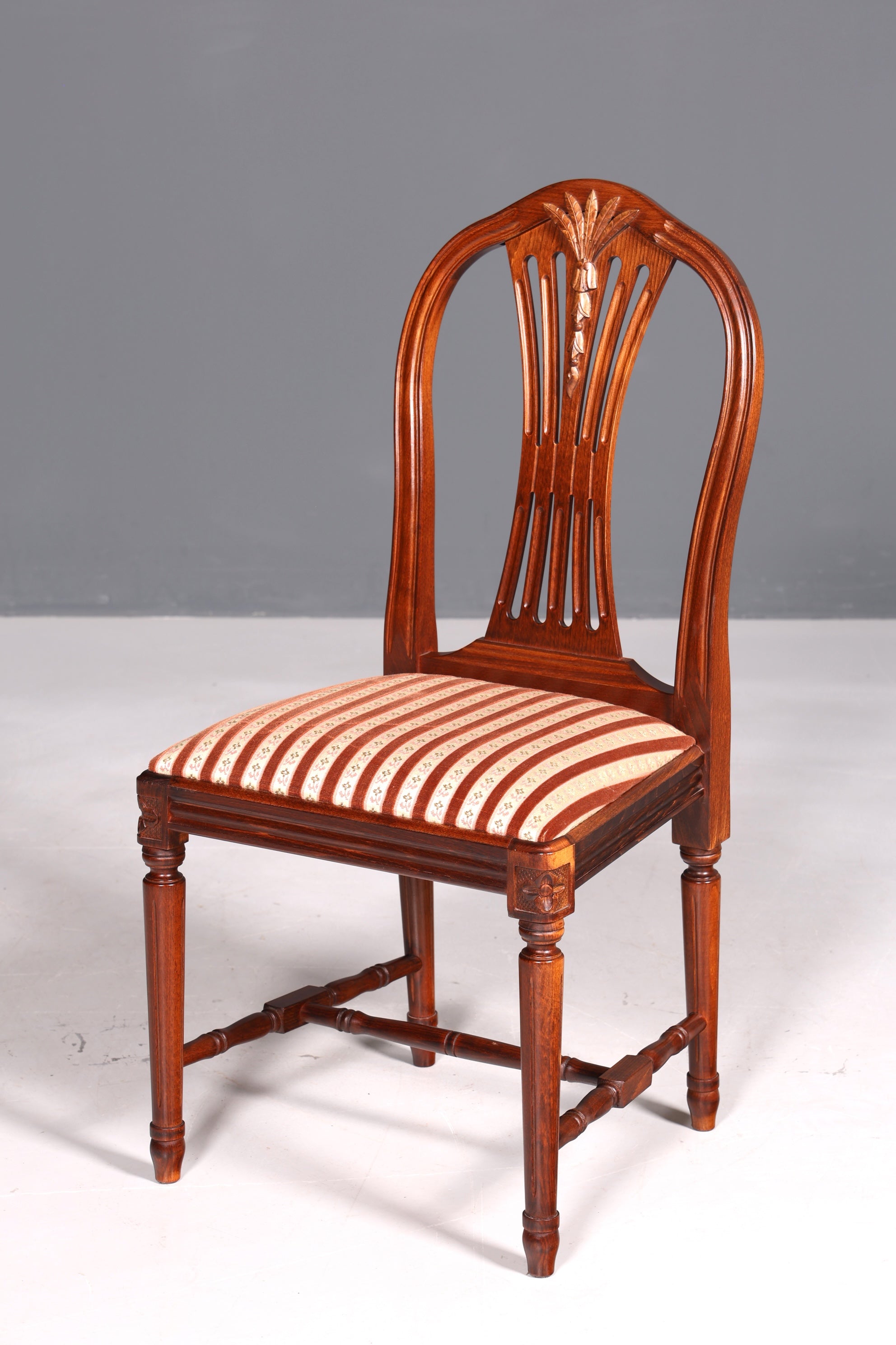 Traumhafter Stuhl im Gustavianischem Stil Englisch Küchenstuhl Antik Stil Sekretär Stuhl 2 von 2