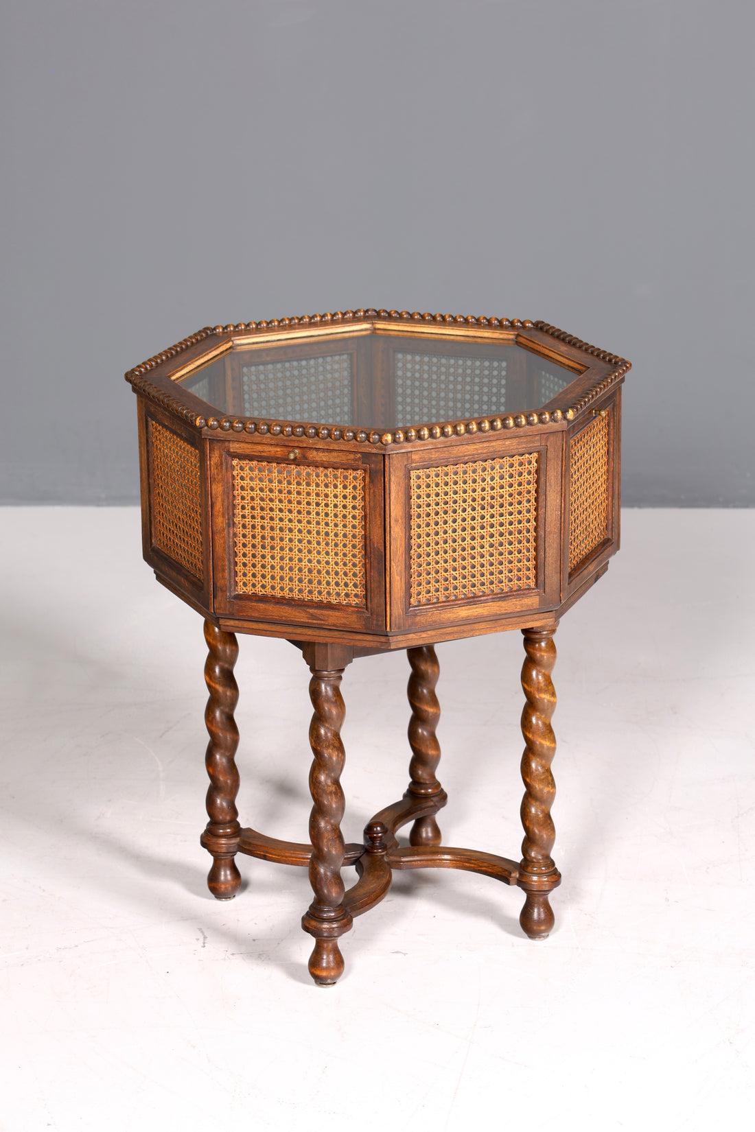 Wunderschöner Gründerzeit Barschrank echt Holz Teeschrank Korbgeflecht Schrank Ablage