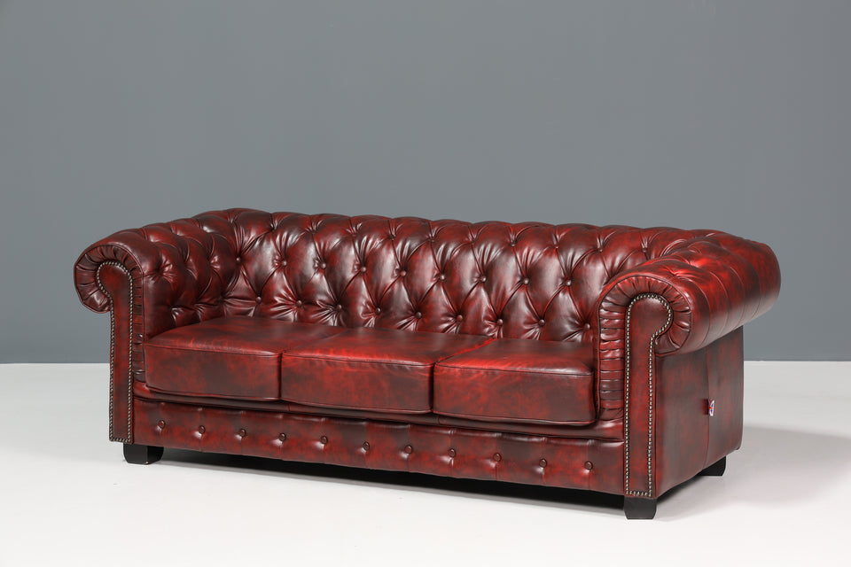 Wunderschönes Original Chesterfield Sofa 3- Sitzer Oxblood Couch