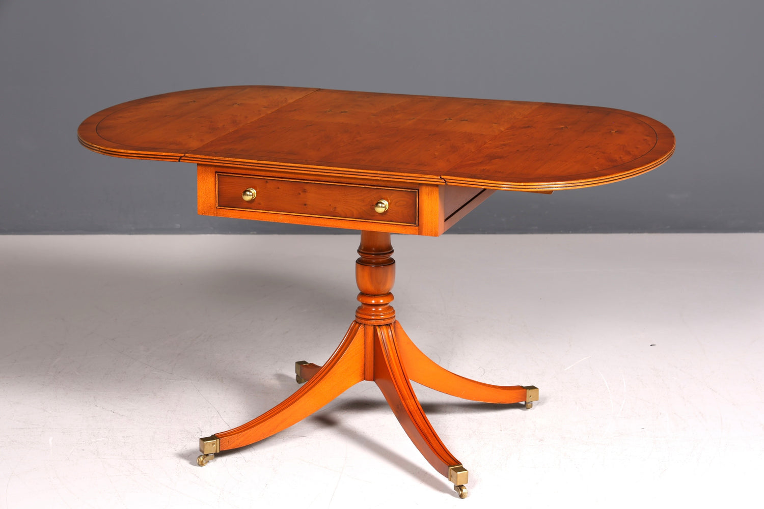 Wunderschöner Englischer Tisch Couchtisch 60s Klapptisch englischer Ablagetisch Wohnzimmer Tisch