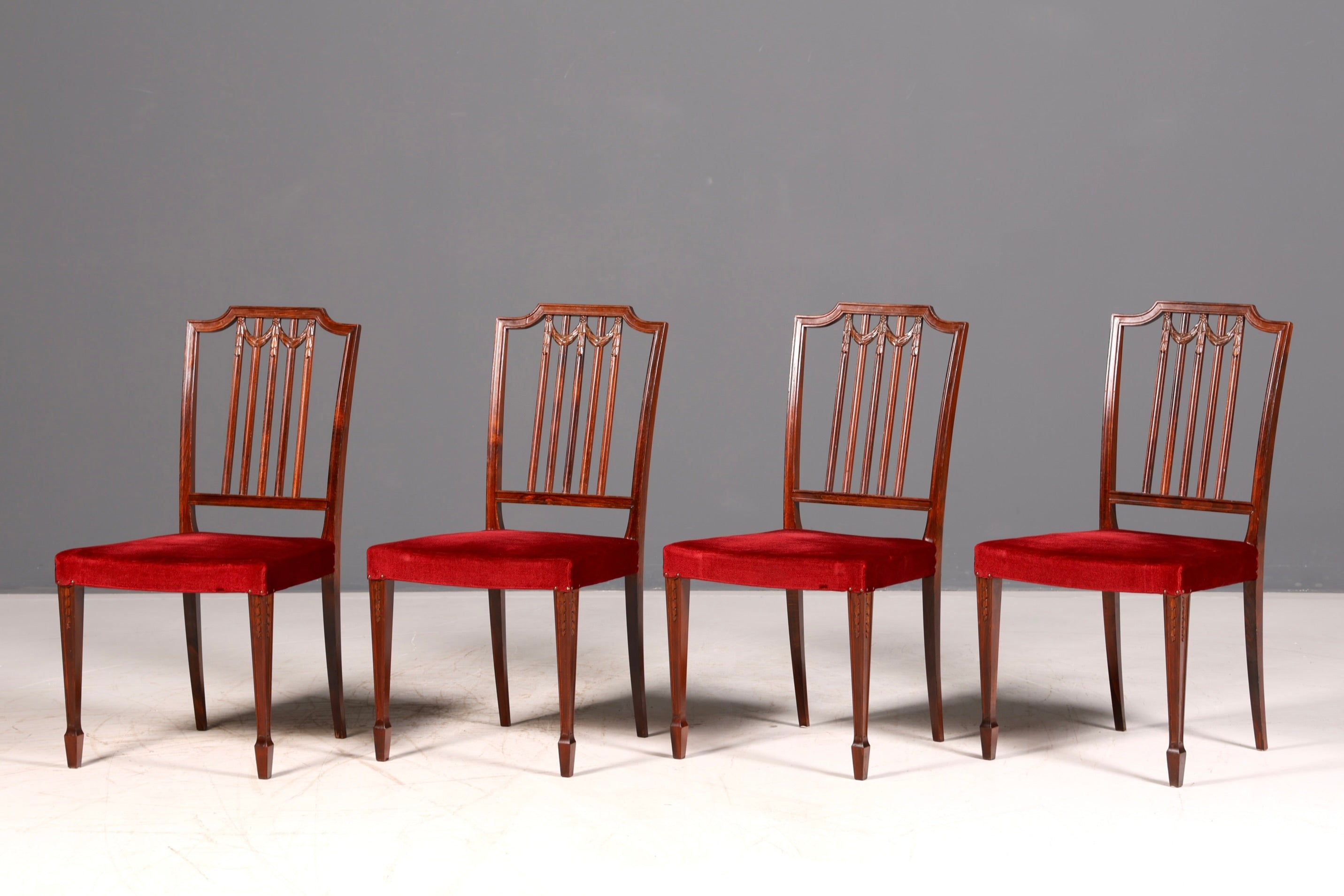 4x Traumhafte Stühle im Gustavianischen Stil Englisch Küchenstühle Esszimmer Stuhl Set