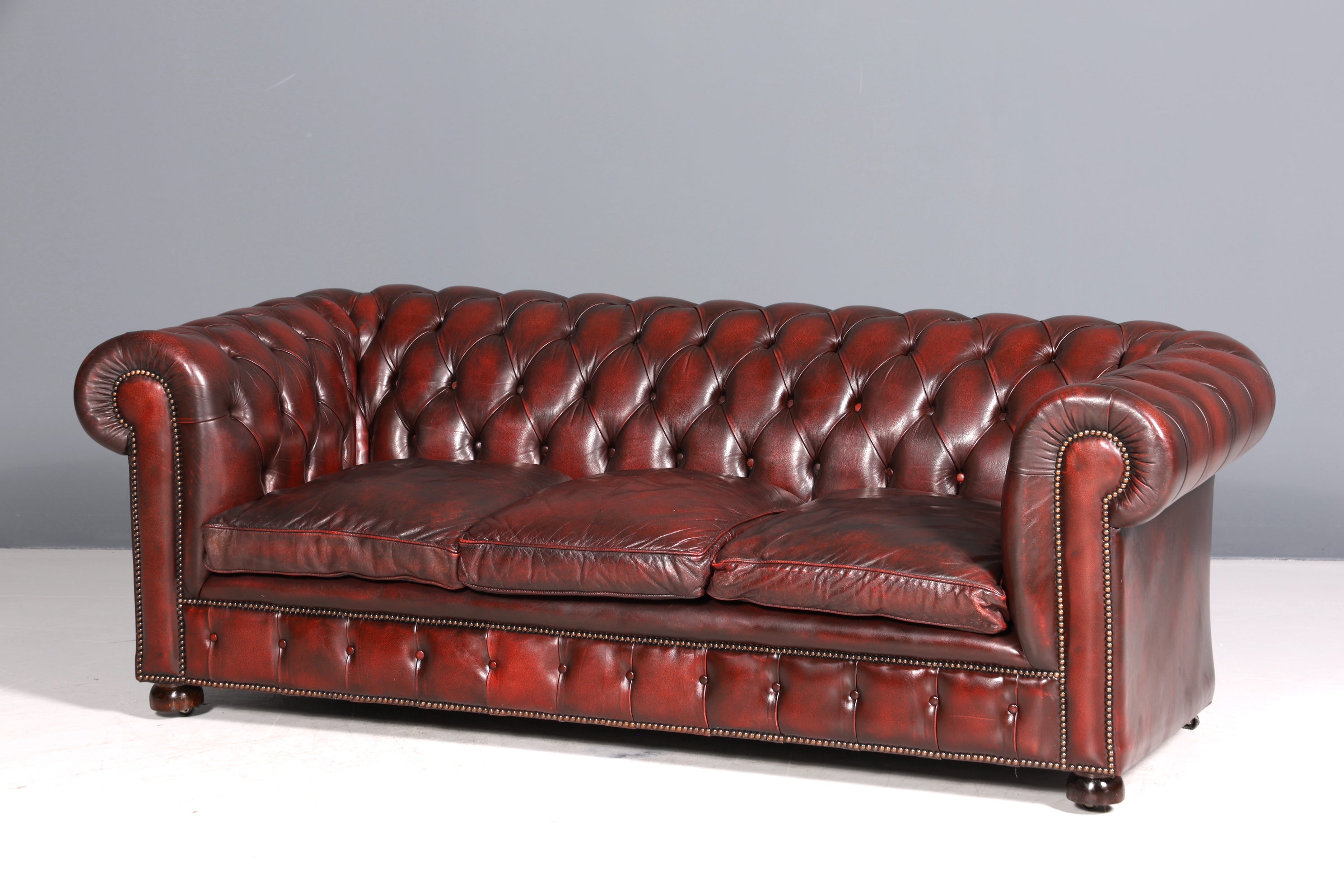 Stilvolles Original Chesterfield Sofa 3-Sitzer Couch Oxblood England Polstersofa