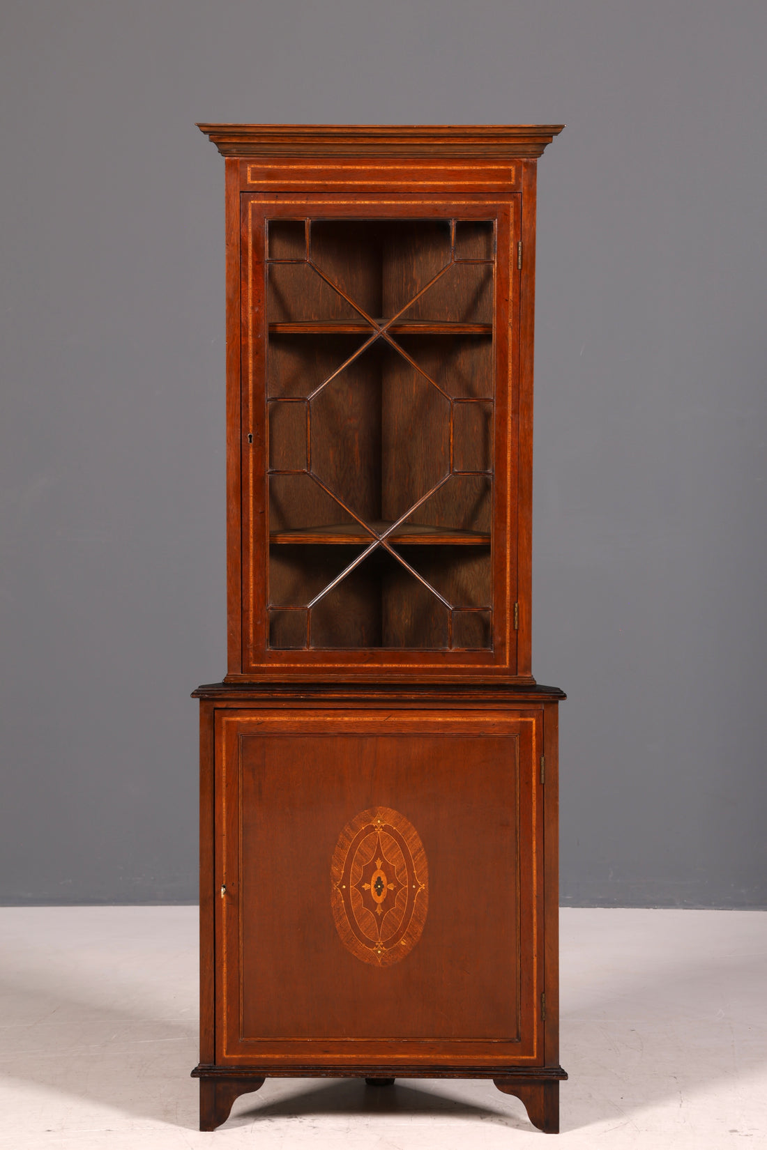 G577 Finish cm Wunderschöne Englische Eckvitrine Mahagoni Antik 60s echt Holz Schrank Eckschrank Glasvitrine (Kopie)