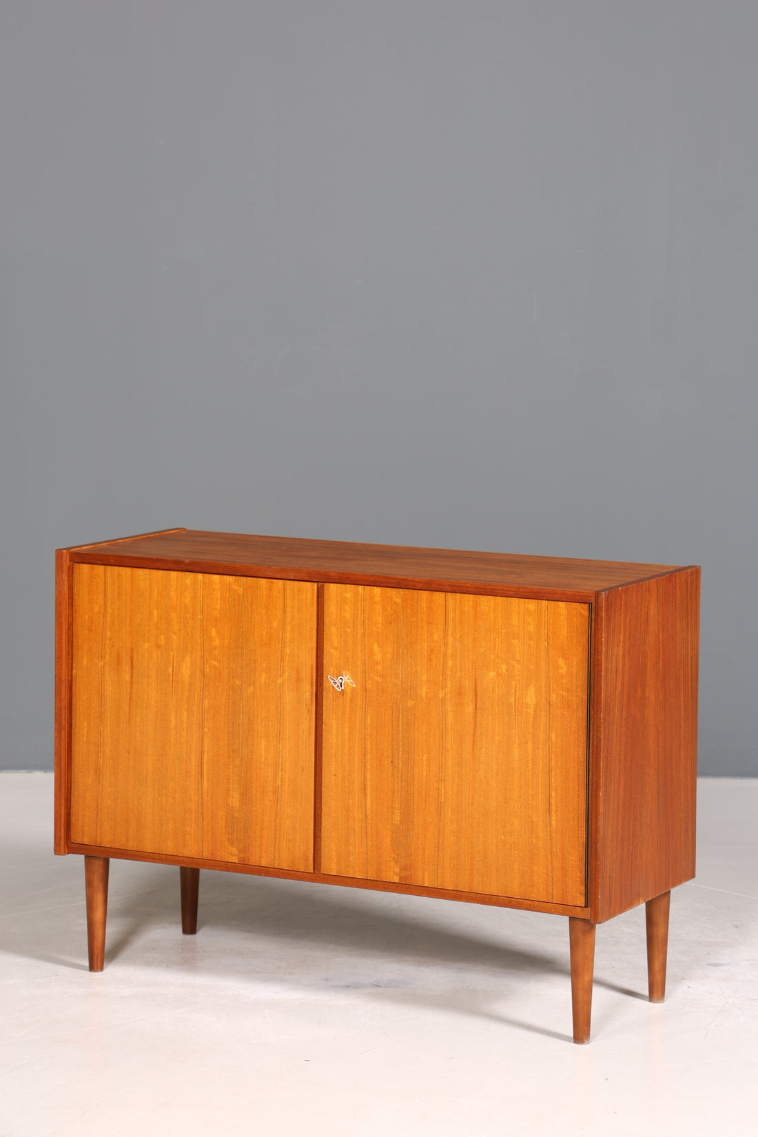Schlichter Mid Century Schrank Vintage Retro Kommode Flur Kommode 60s VEB Regal Sideboard