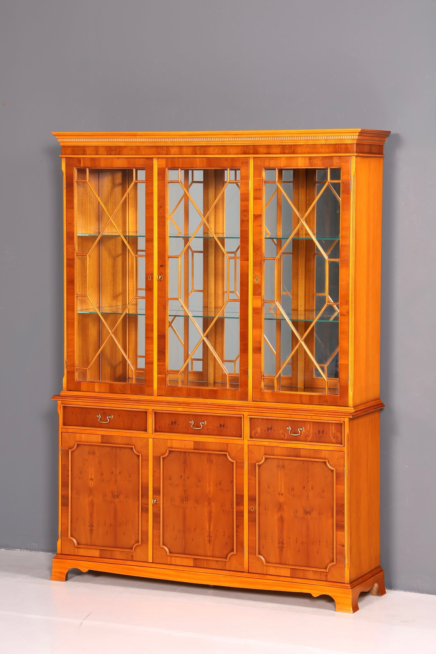 Wunderschöne Englische Vitrine Bücherschrank Buffet 60s Glasvitrine Bibliothek Regal Schrank Vintage