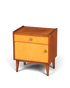 Hauptstadt Möblerei Mid Century Nachttisch aus Holz im Danish Design mit Schublade, Tür und konischen Beinen