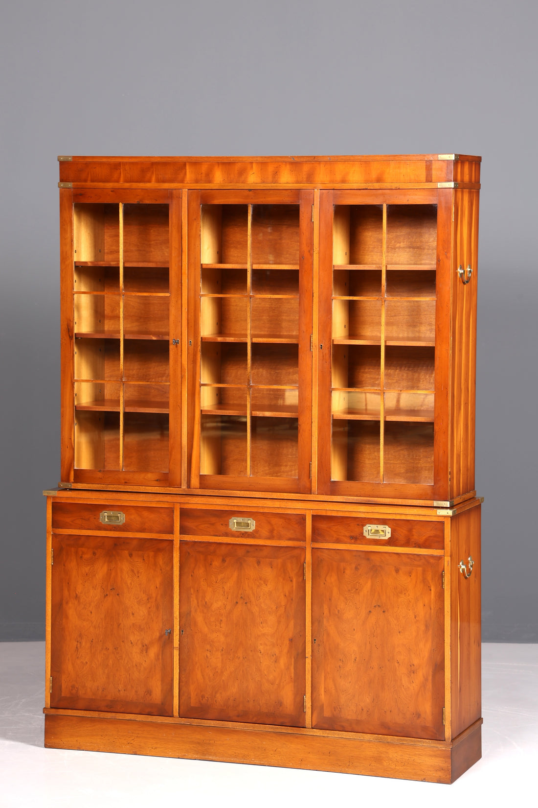 Wunderschöner Maritimer Vitrinenschrank Englischer Schrank echt Holz Bibliothek Englische Anrichte