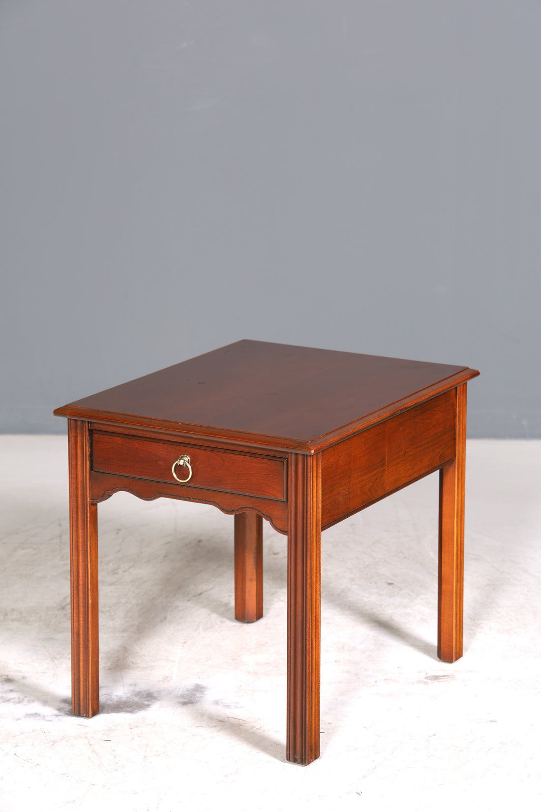 Wunderschöner Tisch der Marke Drexel Heritage Beistelltisch Antik 60s Ablagetisch 2 von 2