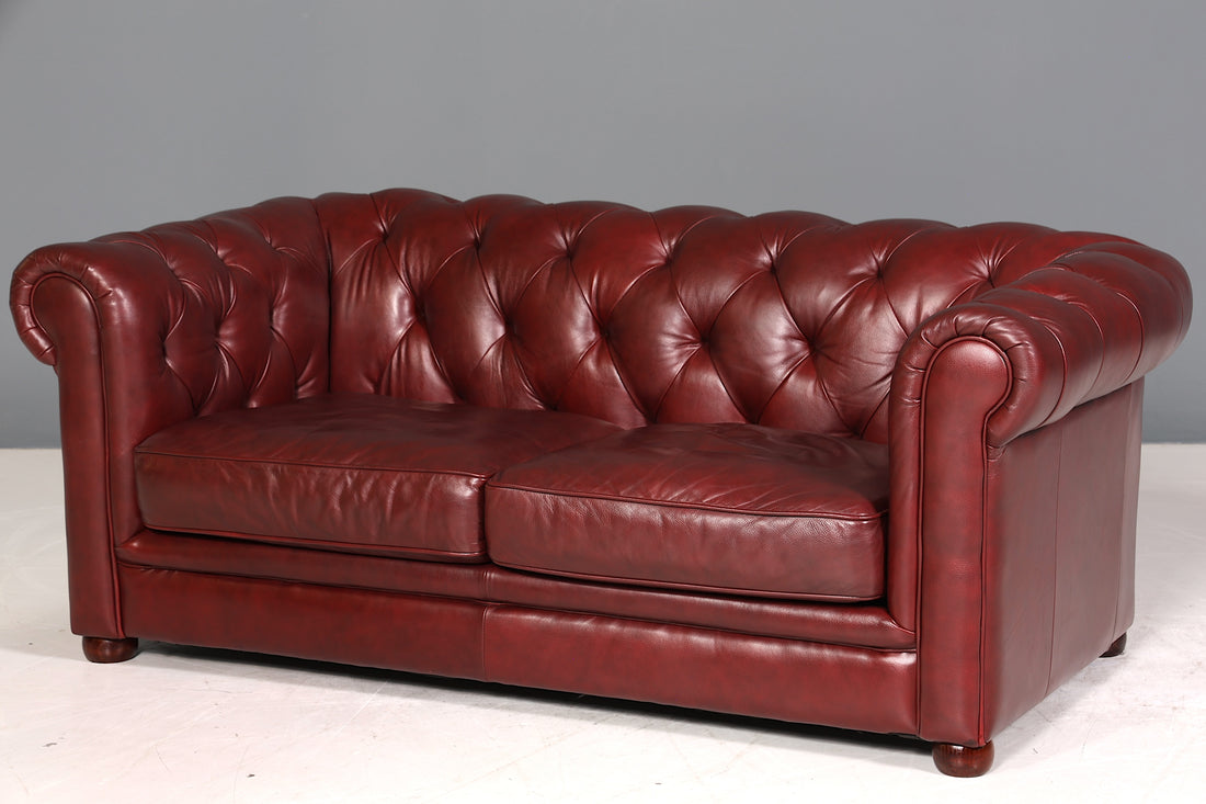 Wunderschönes Original Chesterfield Sofa 2,5-Sitzer Couch Oxblood England Polstersofa