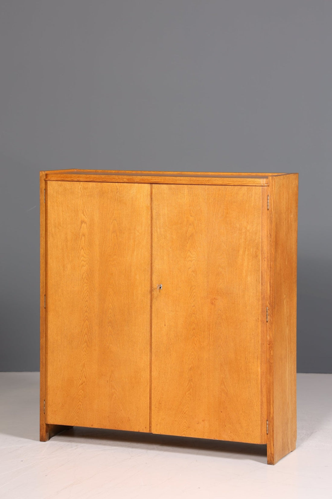 Schlichter Mid Century Schrank Vintage Highboard Retro Wäscheschrank Vertiko 60er Jahre Aktenschrank